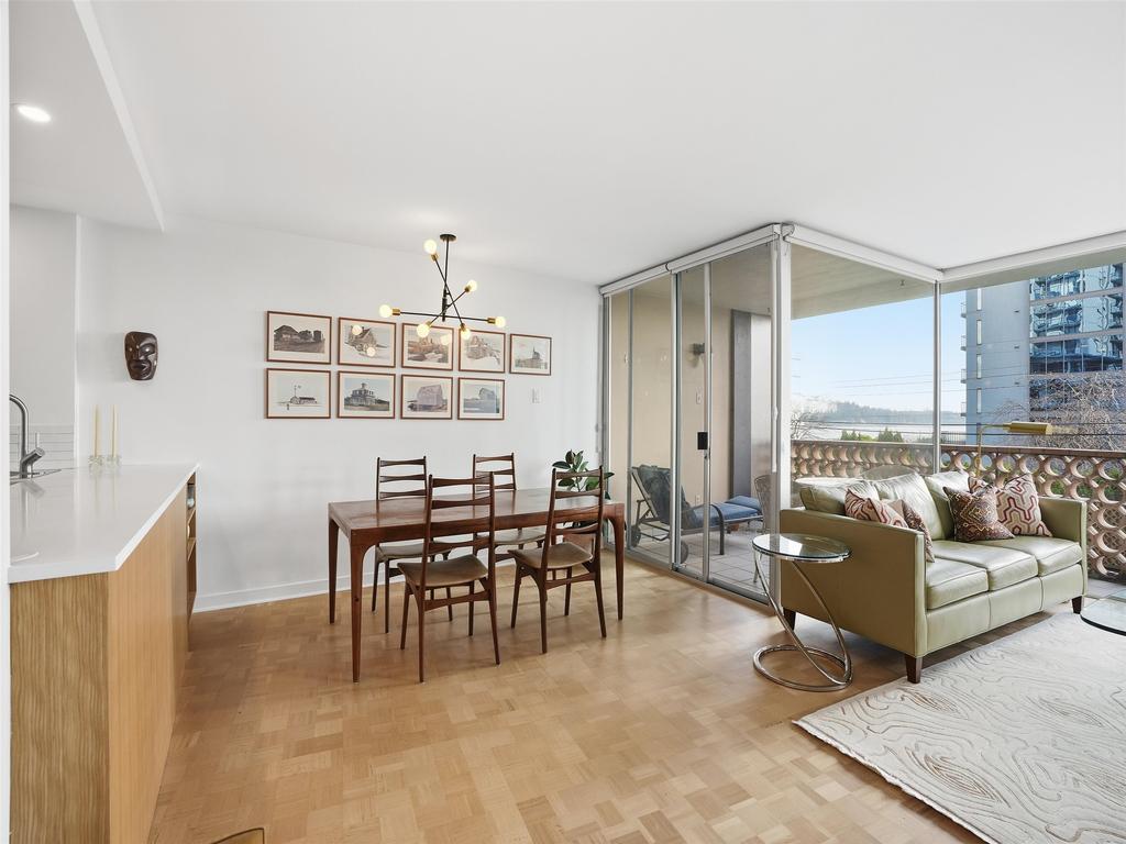 Listing Image for R3090542