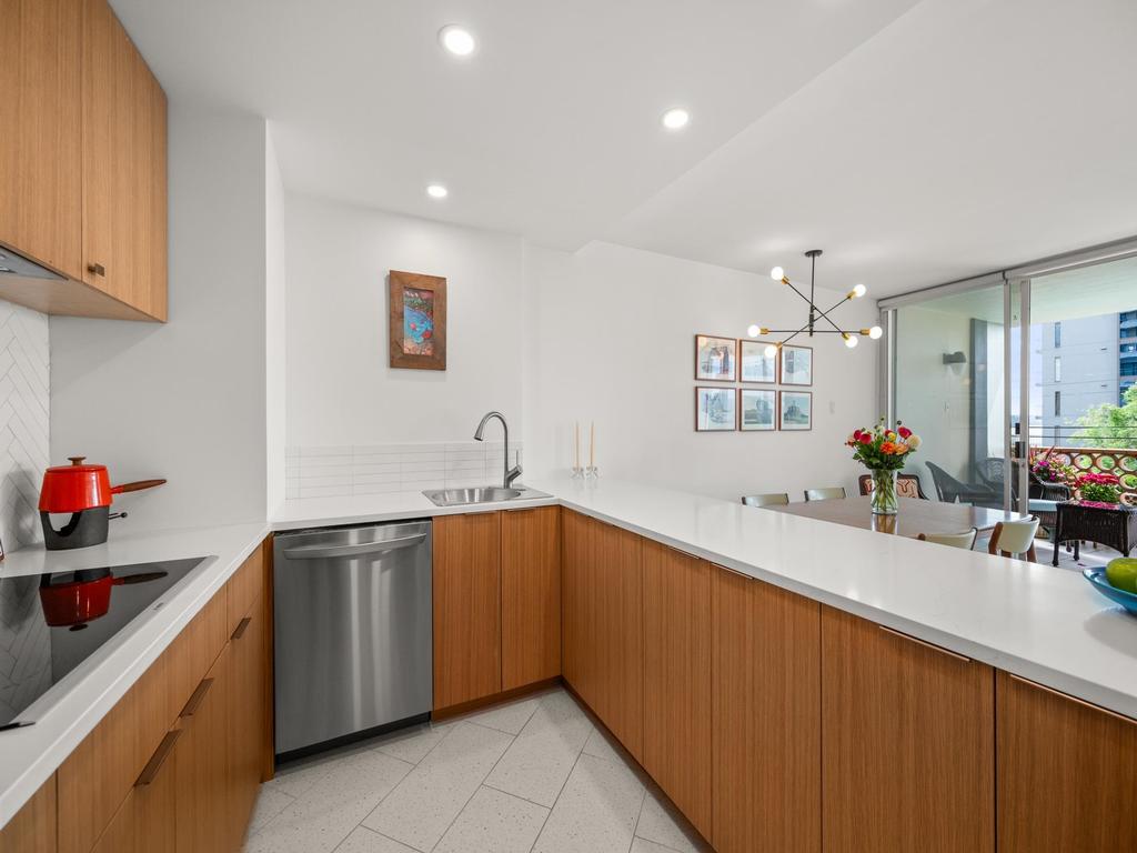 Listing Image for R3090542