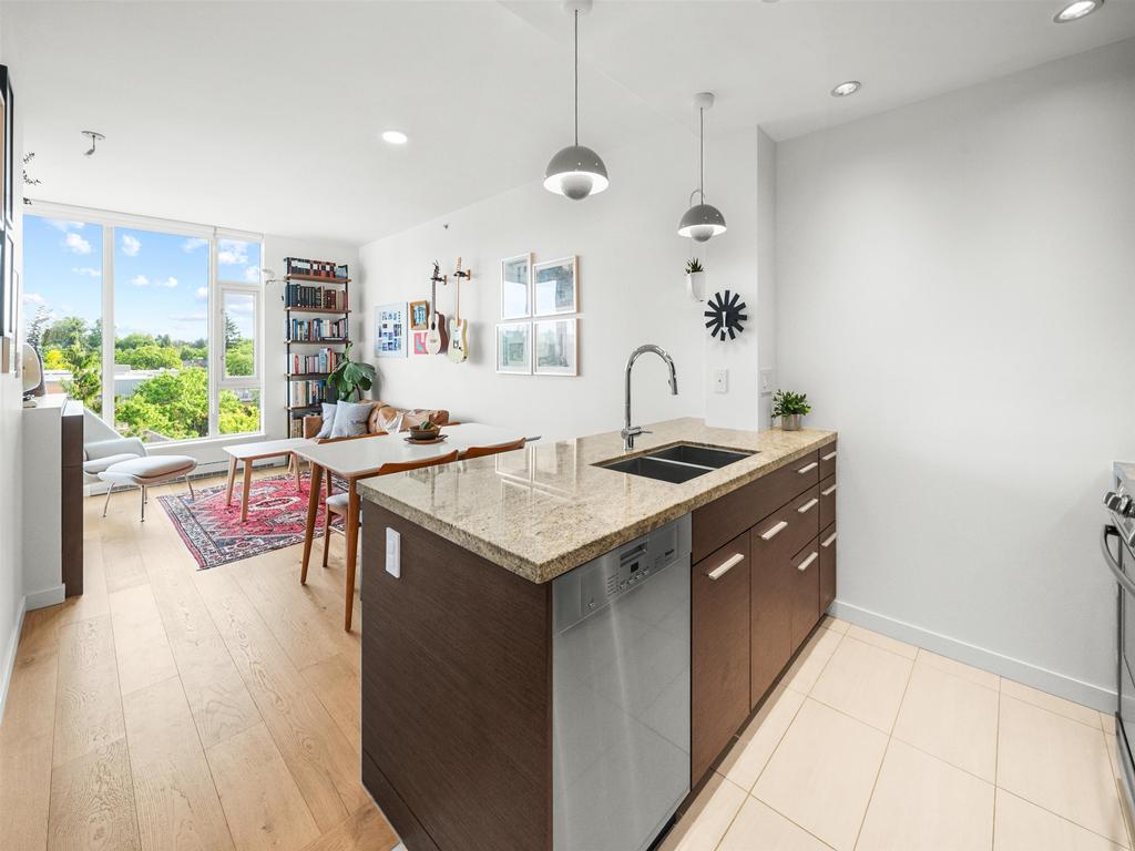 Listing Image for R3090555