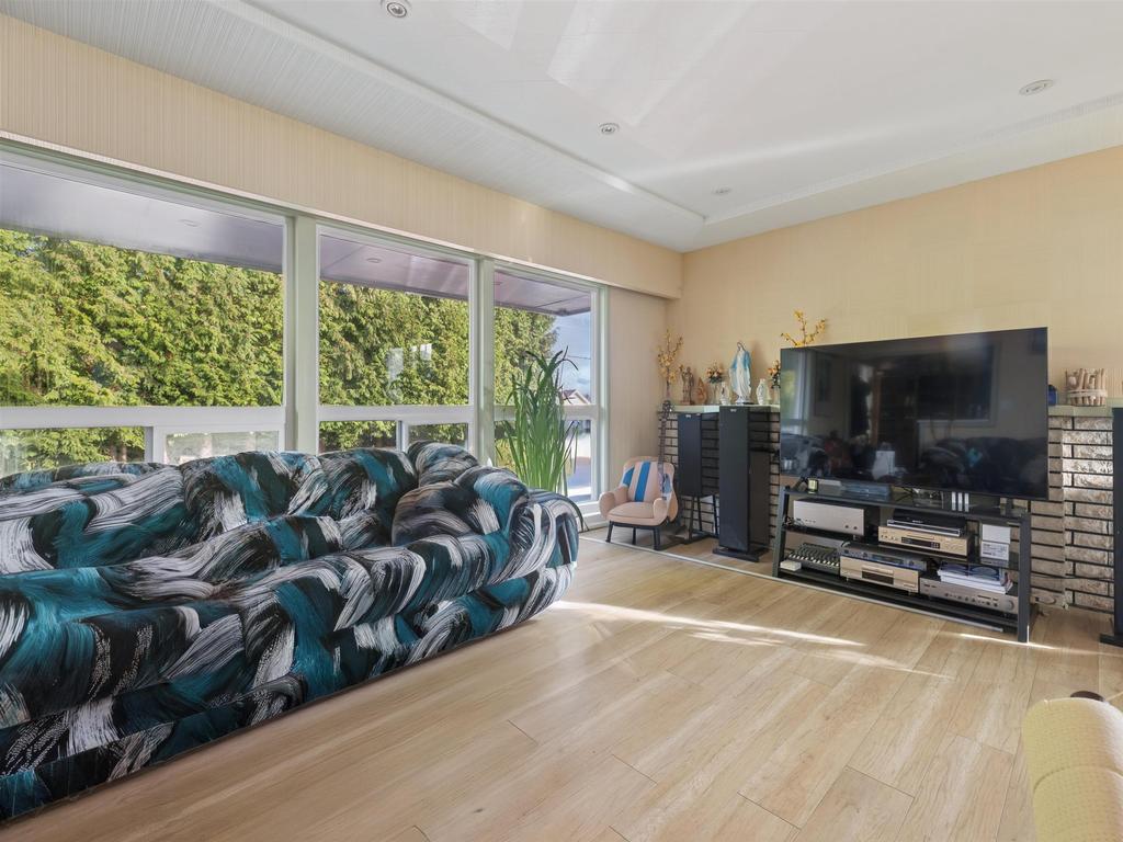 Listing Image for R3090565