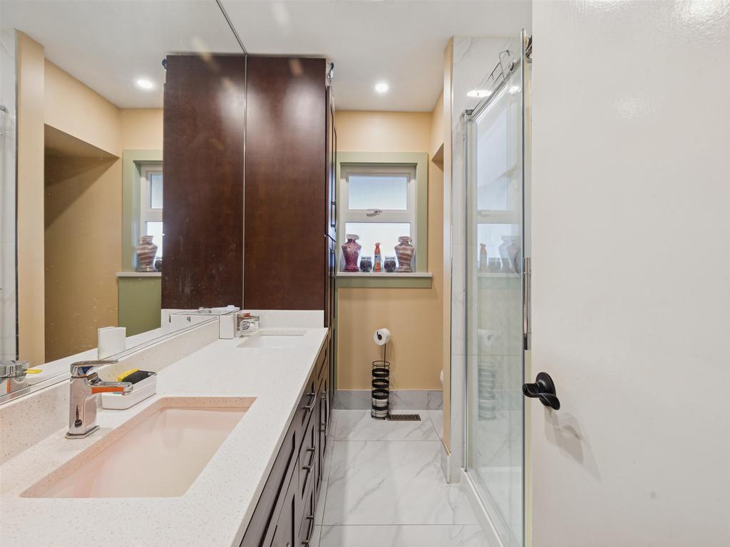 Listing Image for R3090565