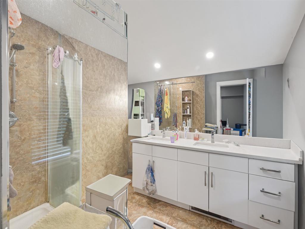 Listing Image for R3090565