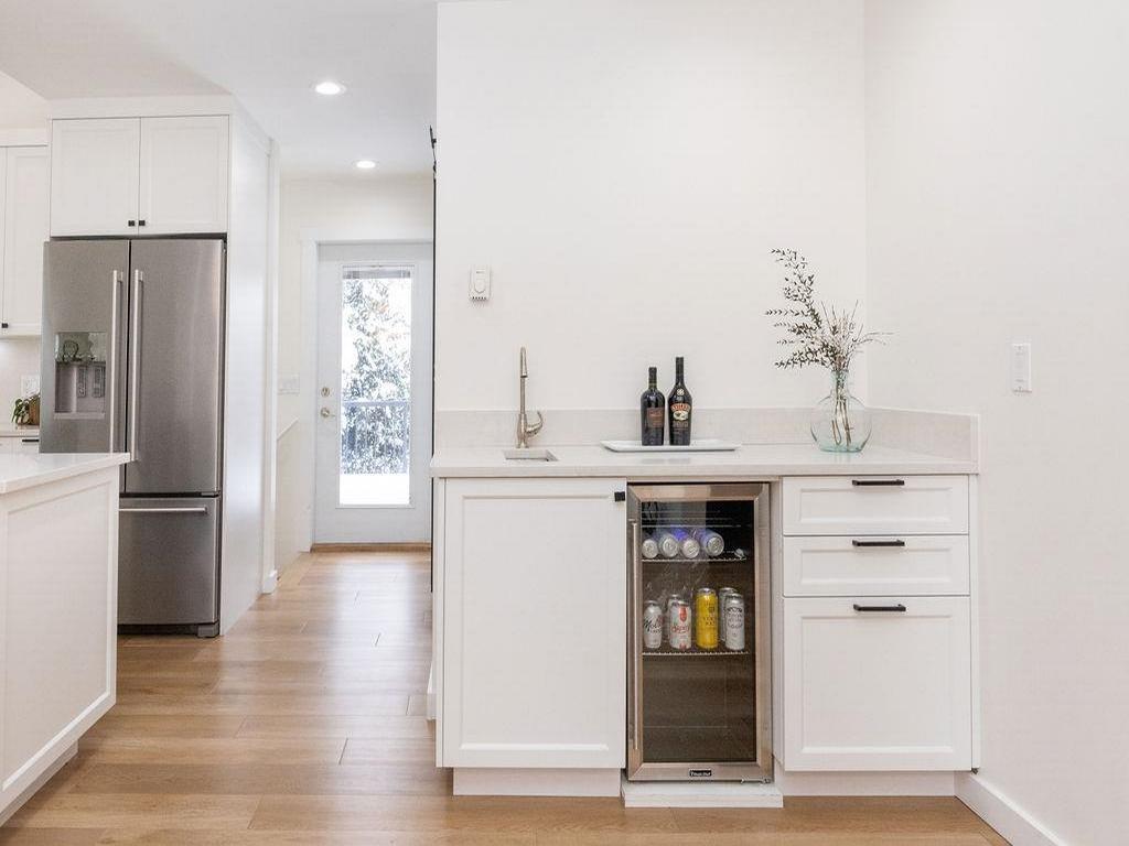 Listing Image for R3090572