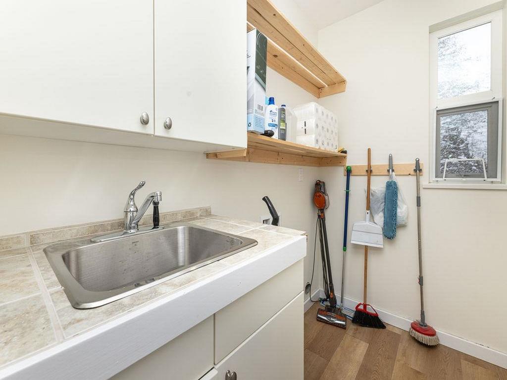 Listing Image for R3090572