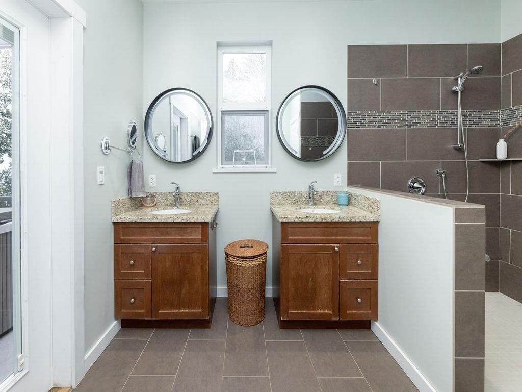 Listing Image for R3090572