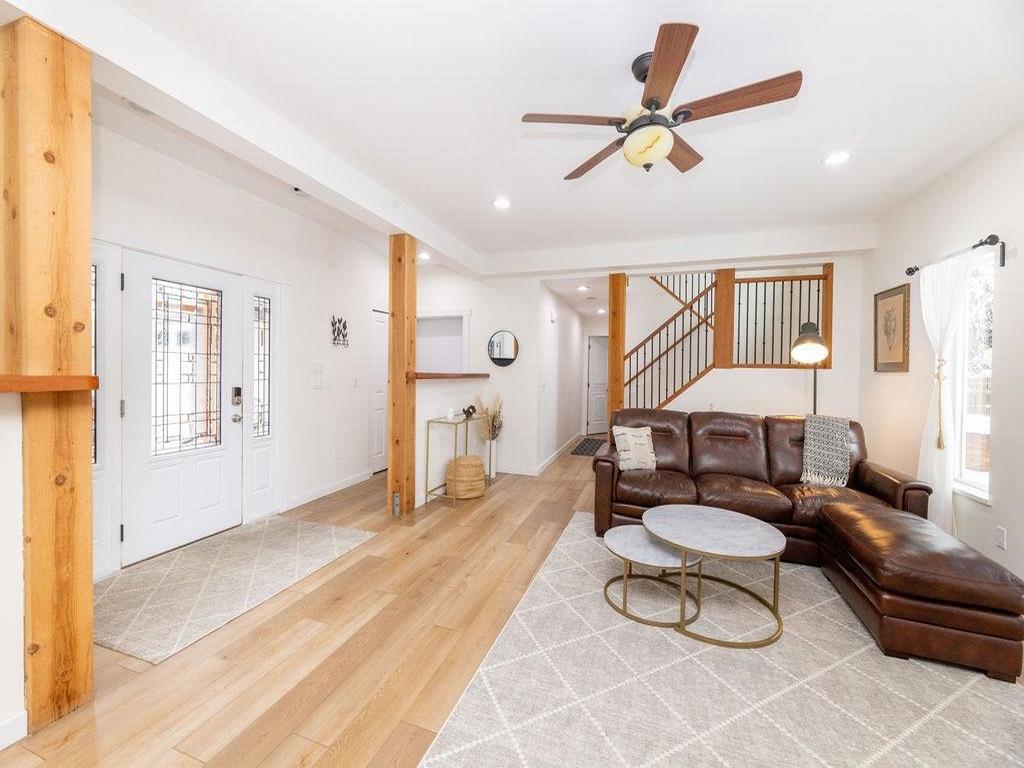 Listing Image for R3090572