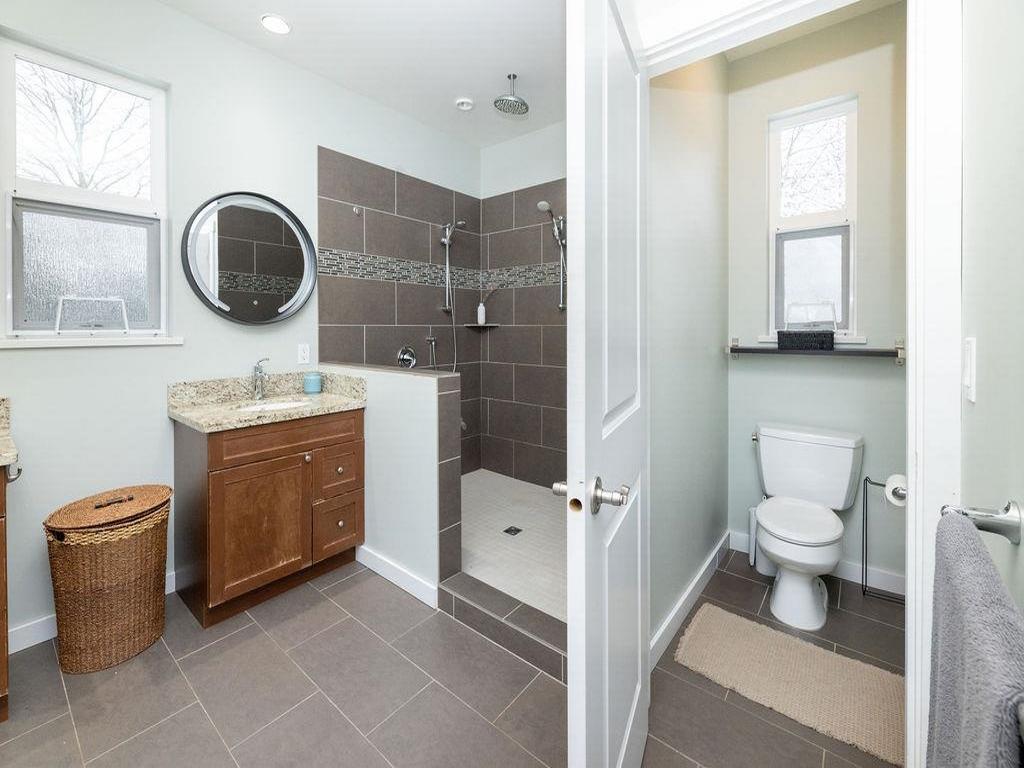 Listing Image for R3090572