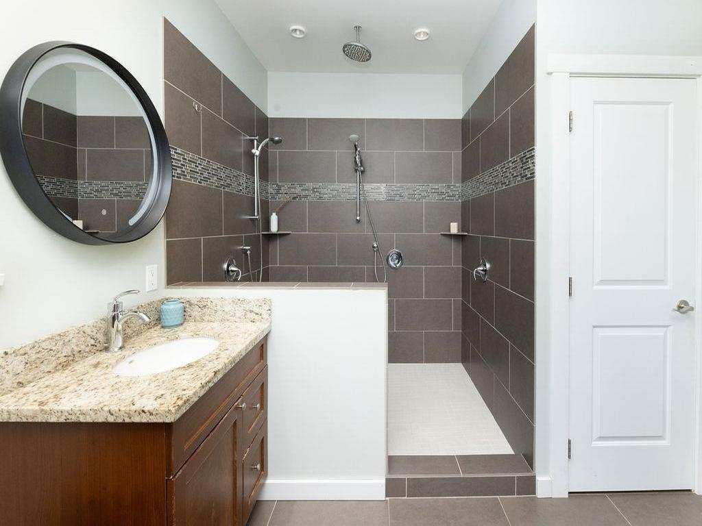 Listing Image for R3090572