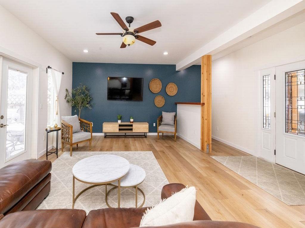 Listing Image for R3090572