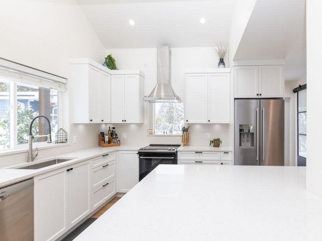 Listing Image for R3090572