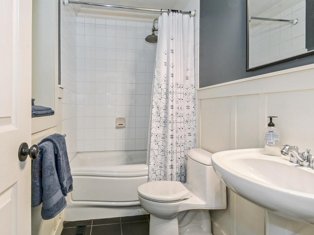 Listing Image for R3090580