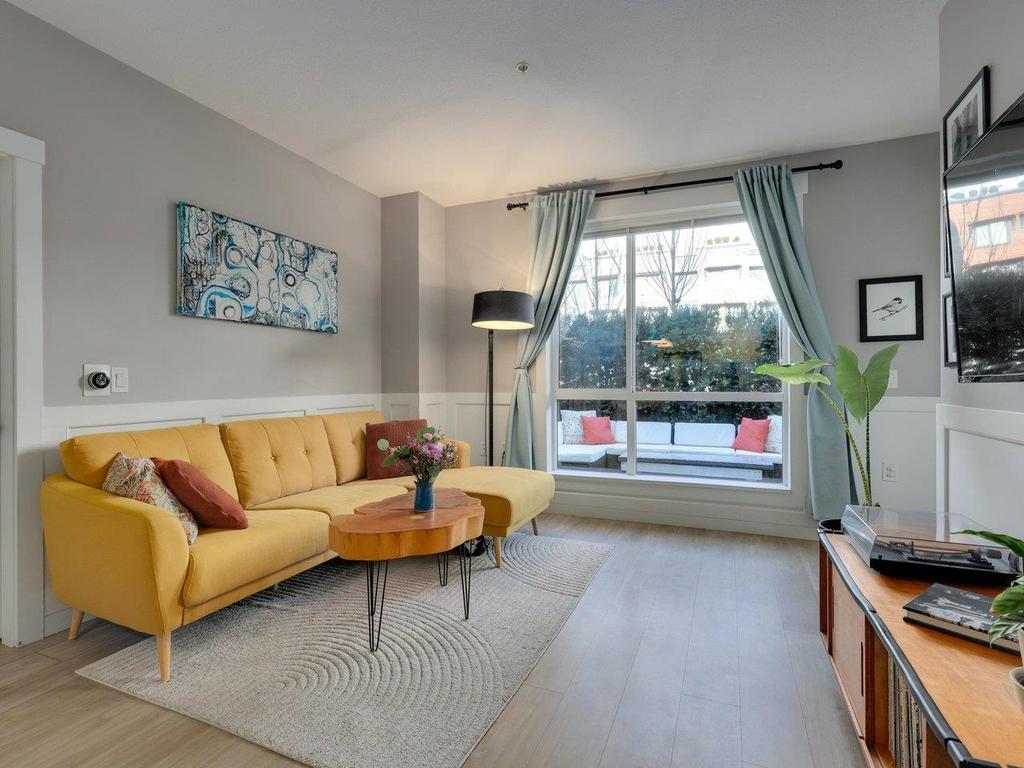 Listing Image for R3090582