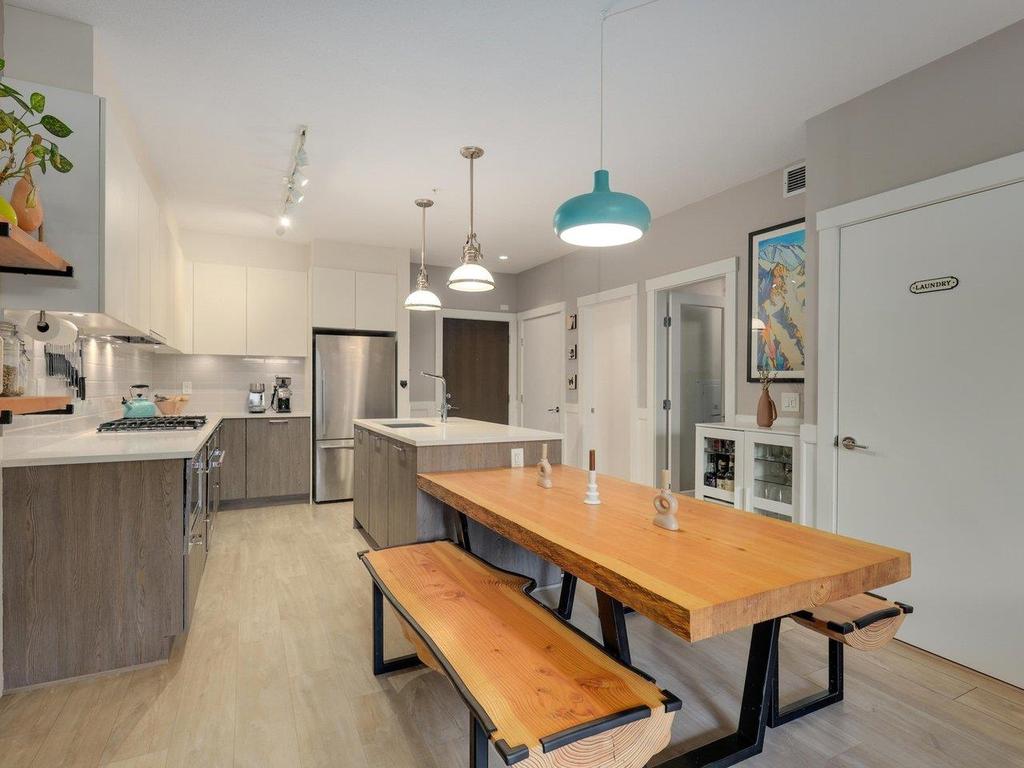 Listing Image for R3090582