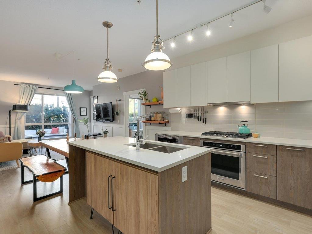 Listing Image for R3090582