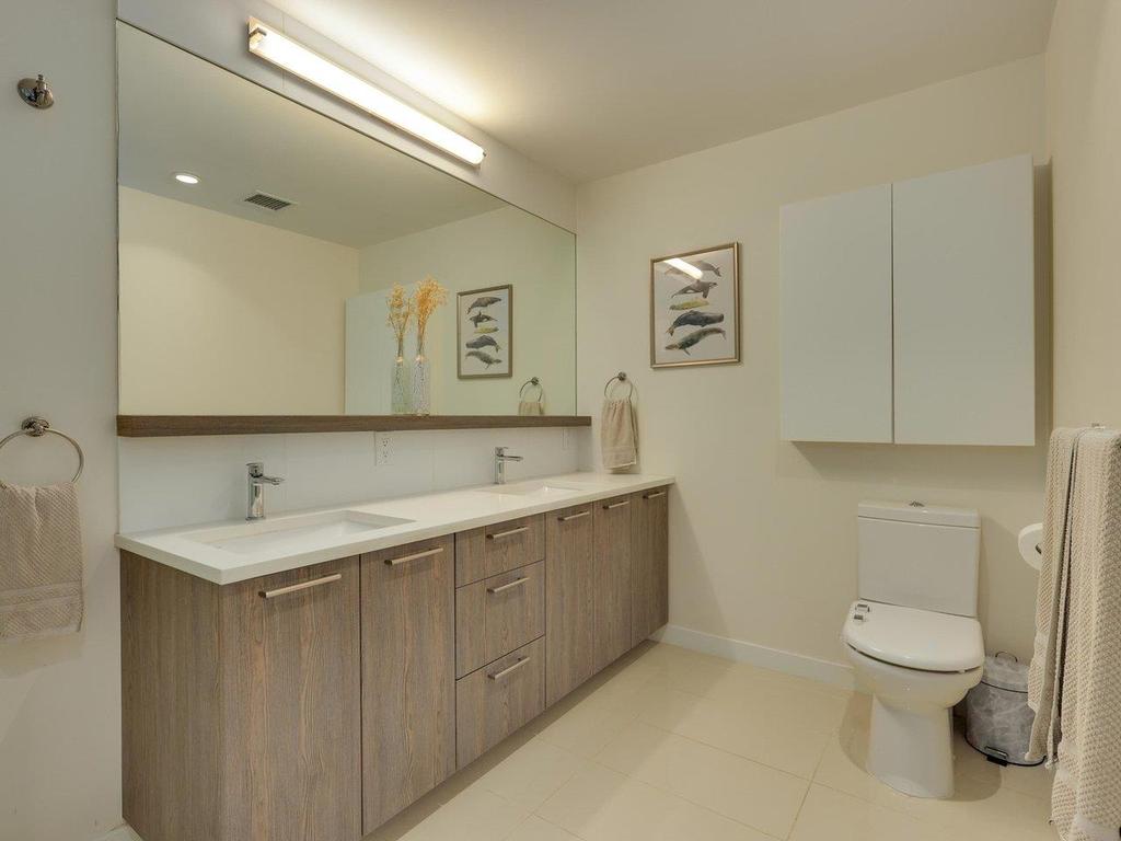 Listing Image for R3090582