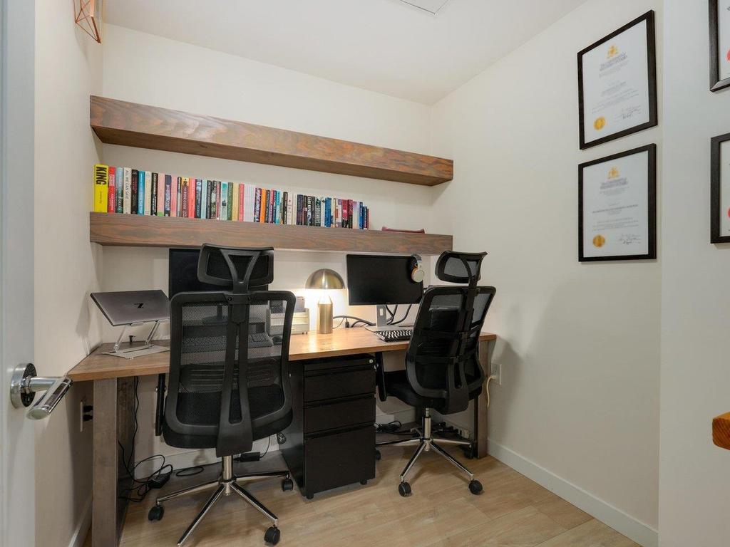 Listing Image for R3090582