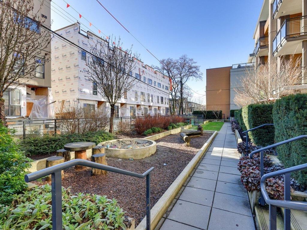 Listing Image for R3090582