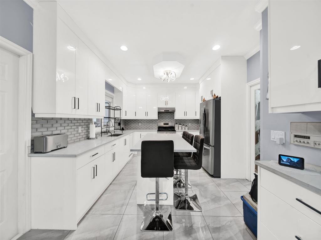 Listing Image for R3090595