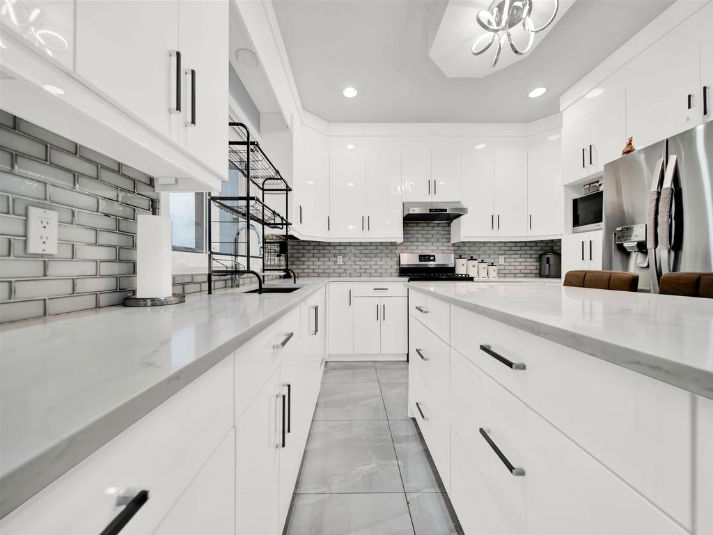 Listing Image for R3090595