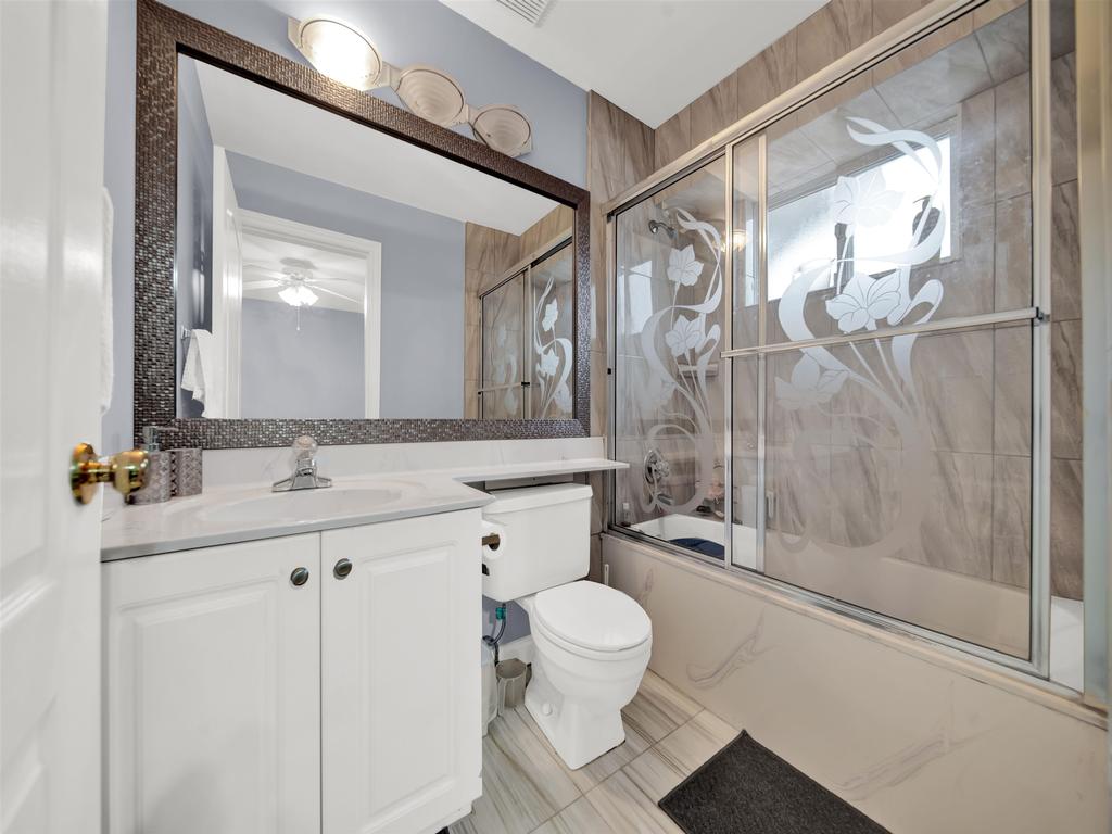 Listing Image for R3090595