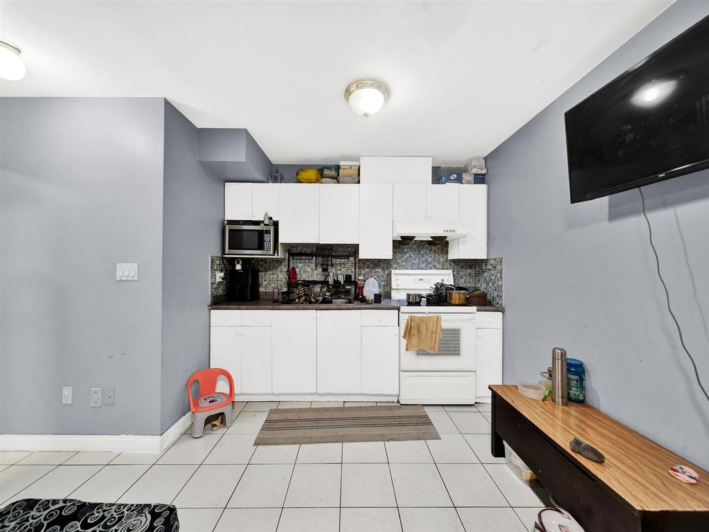 Listing Image for R3090595