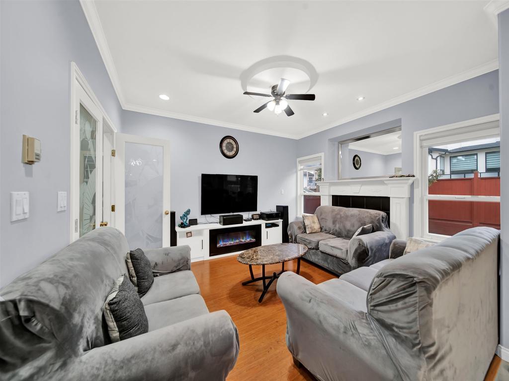 Listing Image for R3090595