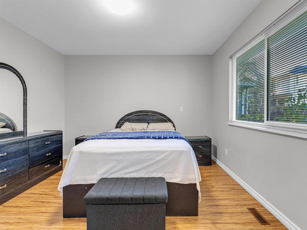 Listing Image for R3090602