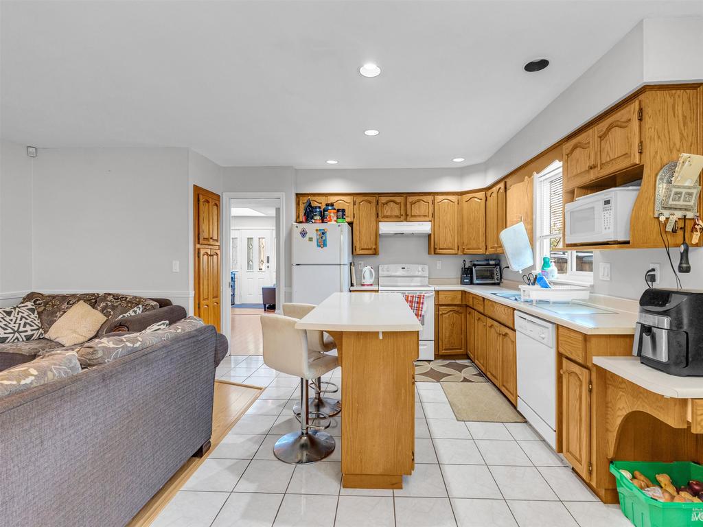 Listing Image for R3090602