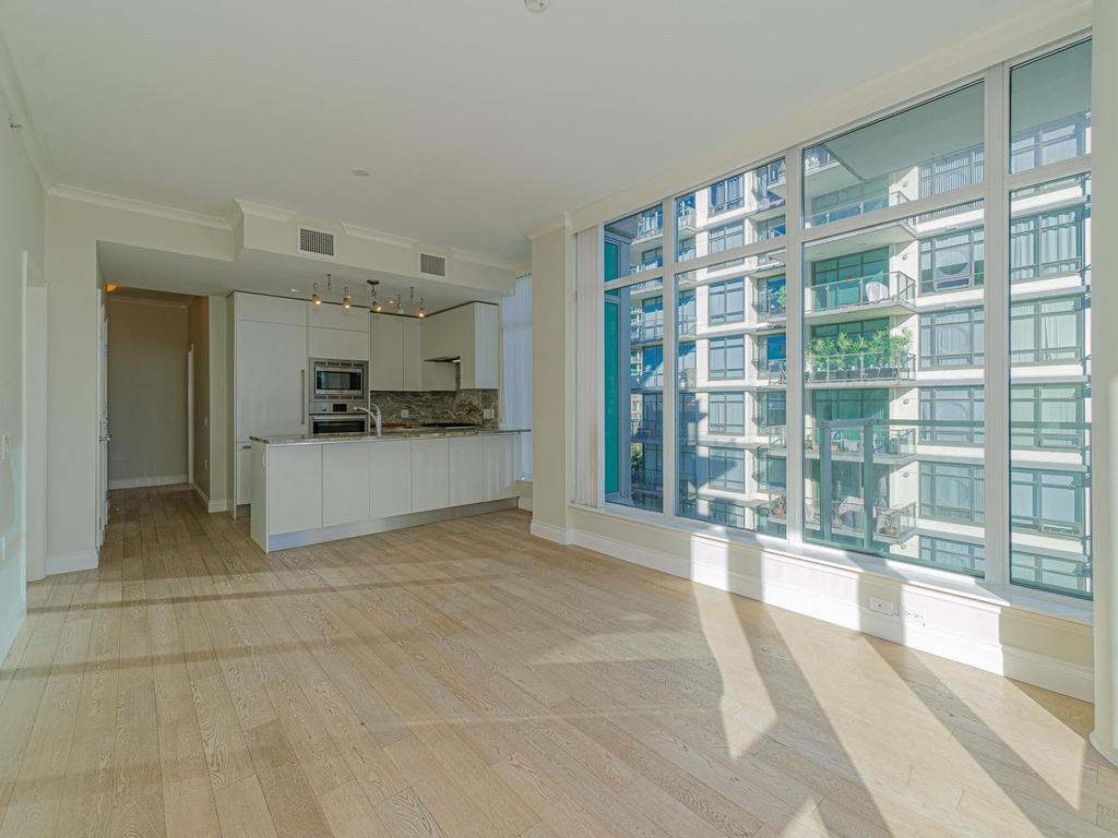 Listing Image for R3090608