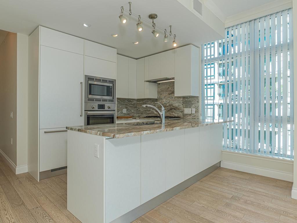 Listing Image for R3090608