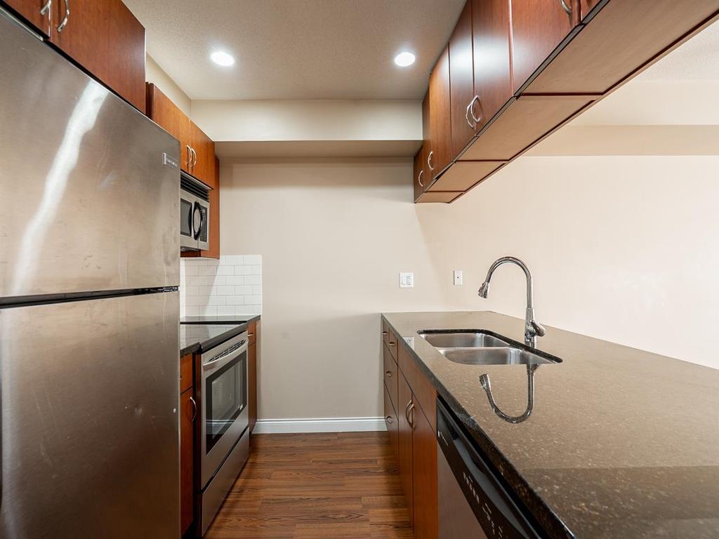 Listing Image for R3090626