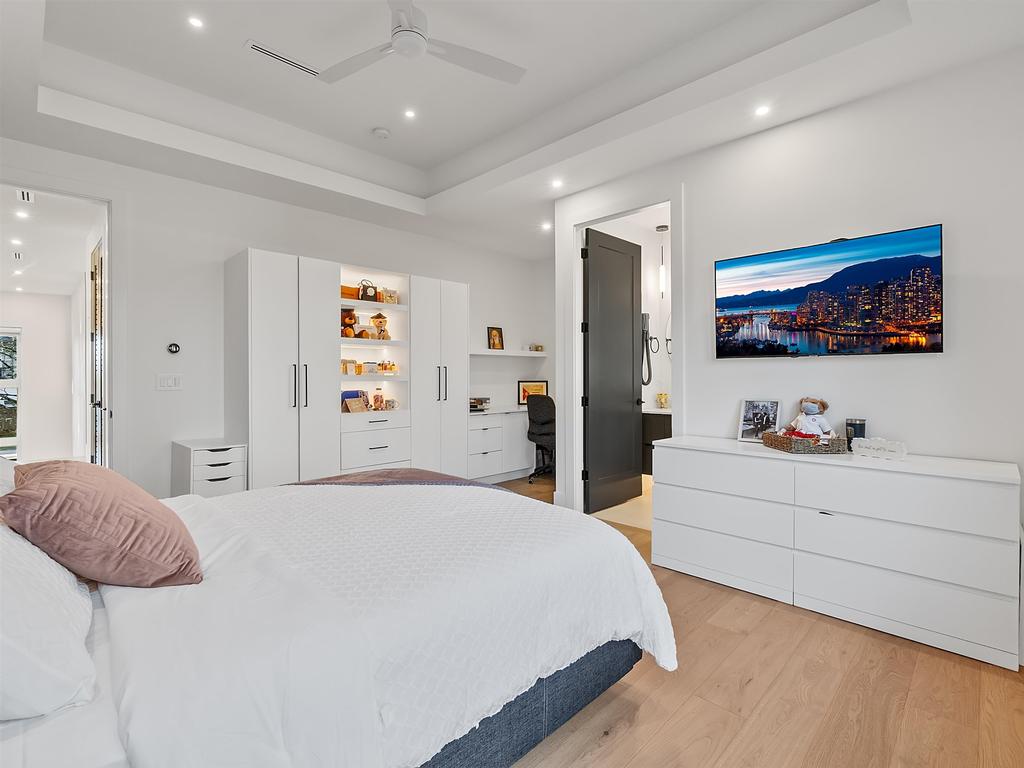 Listing Image for R3090637