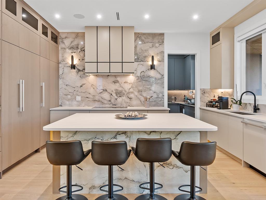 Listing Image for R3090637