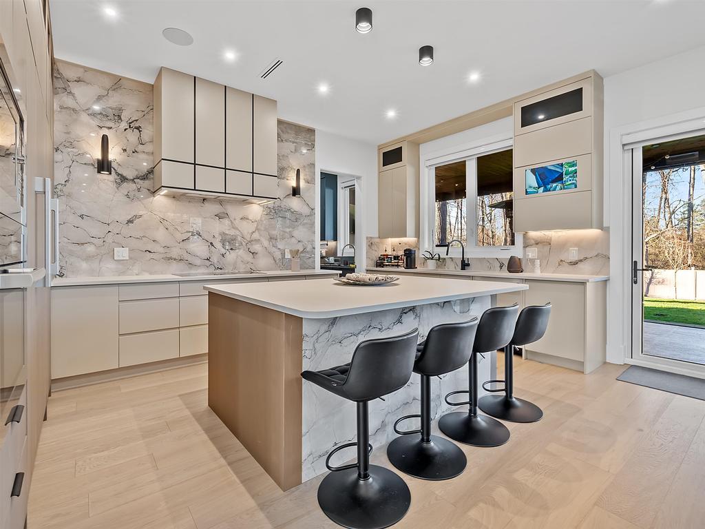 Listing Image for R3090637