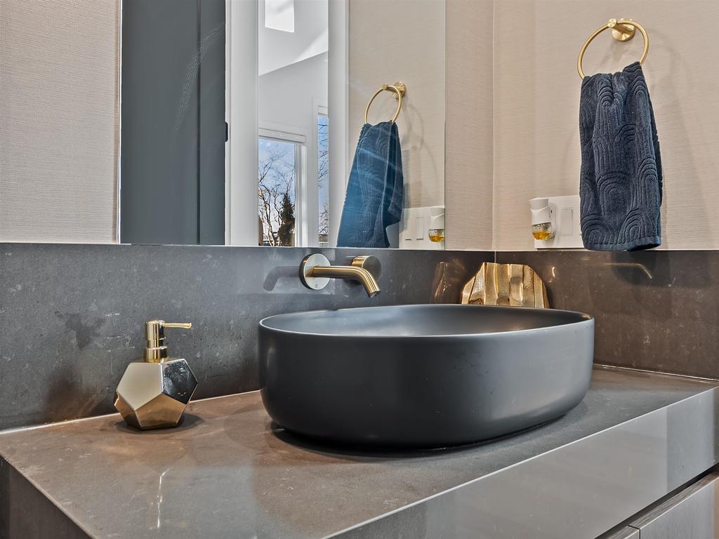 Listing Image for R3090637