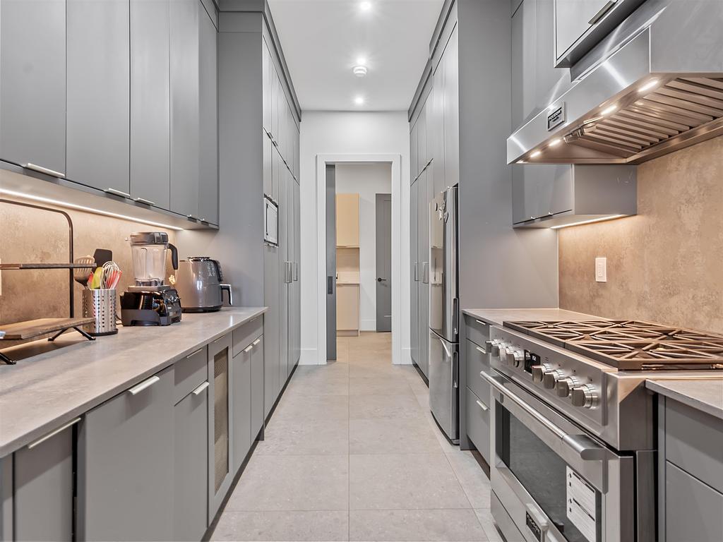 Listing Image for R3090637