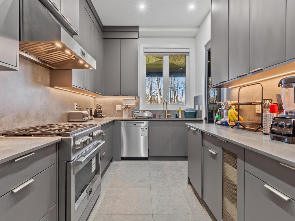 Listing Image for R3090637