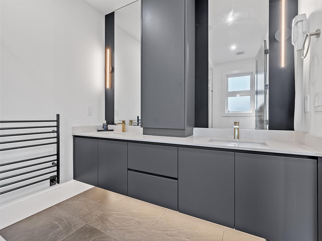 Listing Image for R3090637