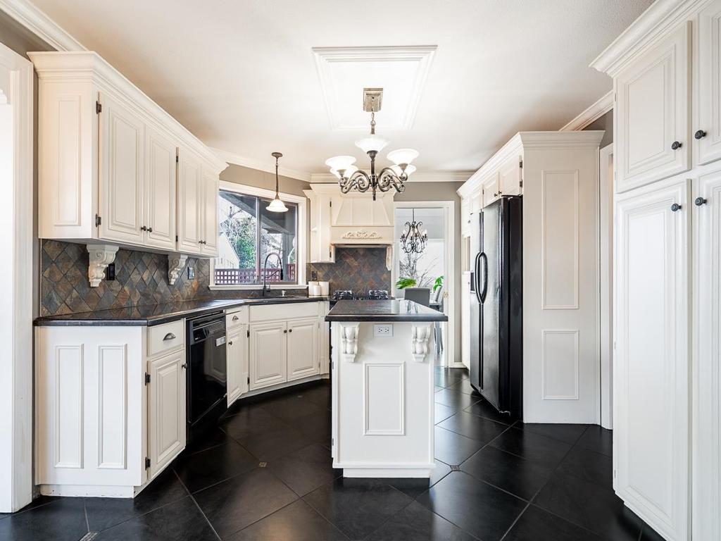 Listing Image for R3090644