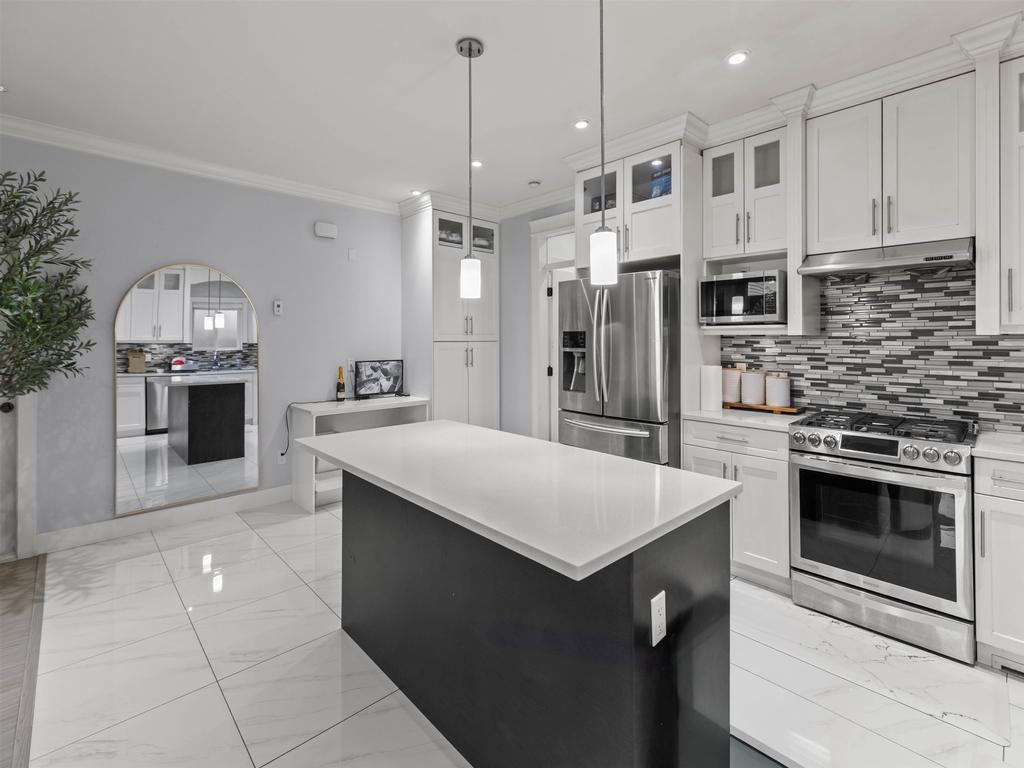 Listing Image for R3090677