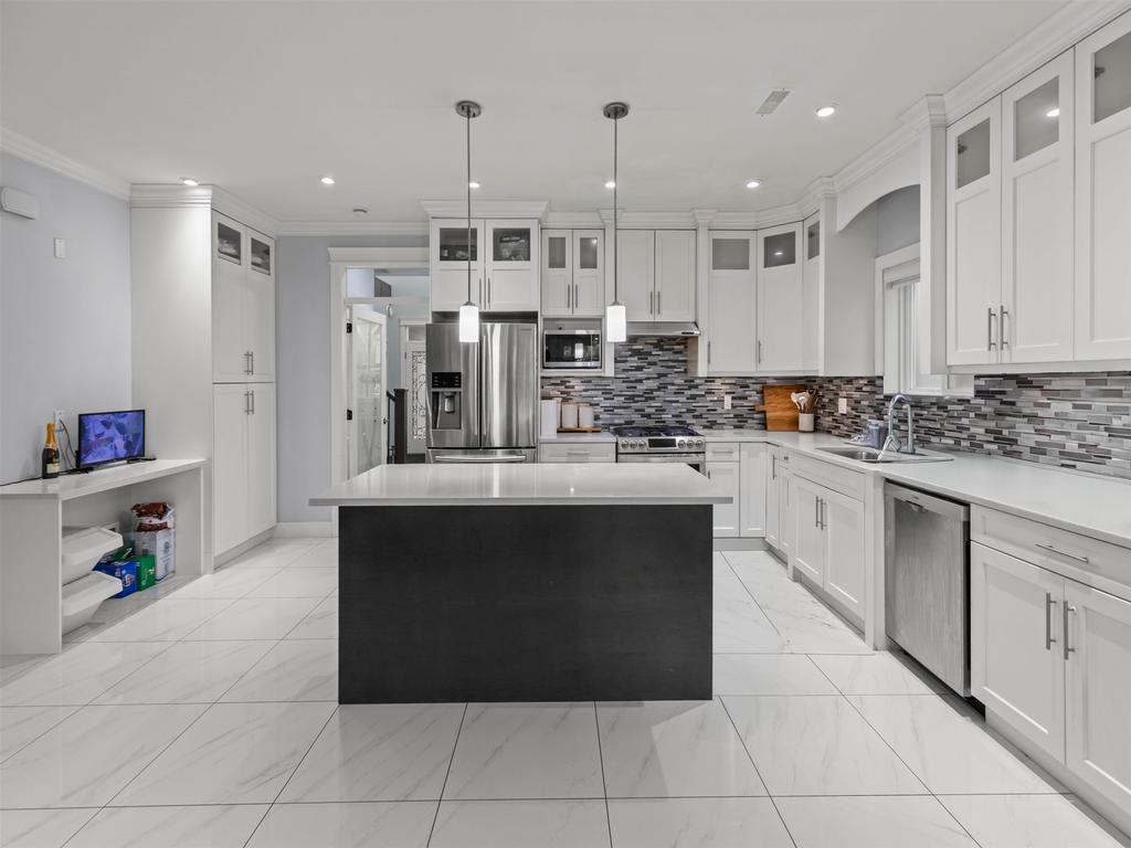 Listing Image for R3090677