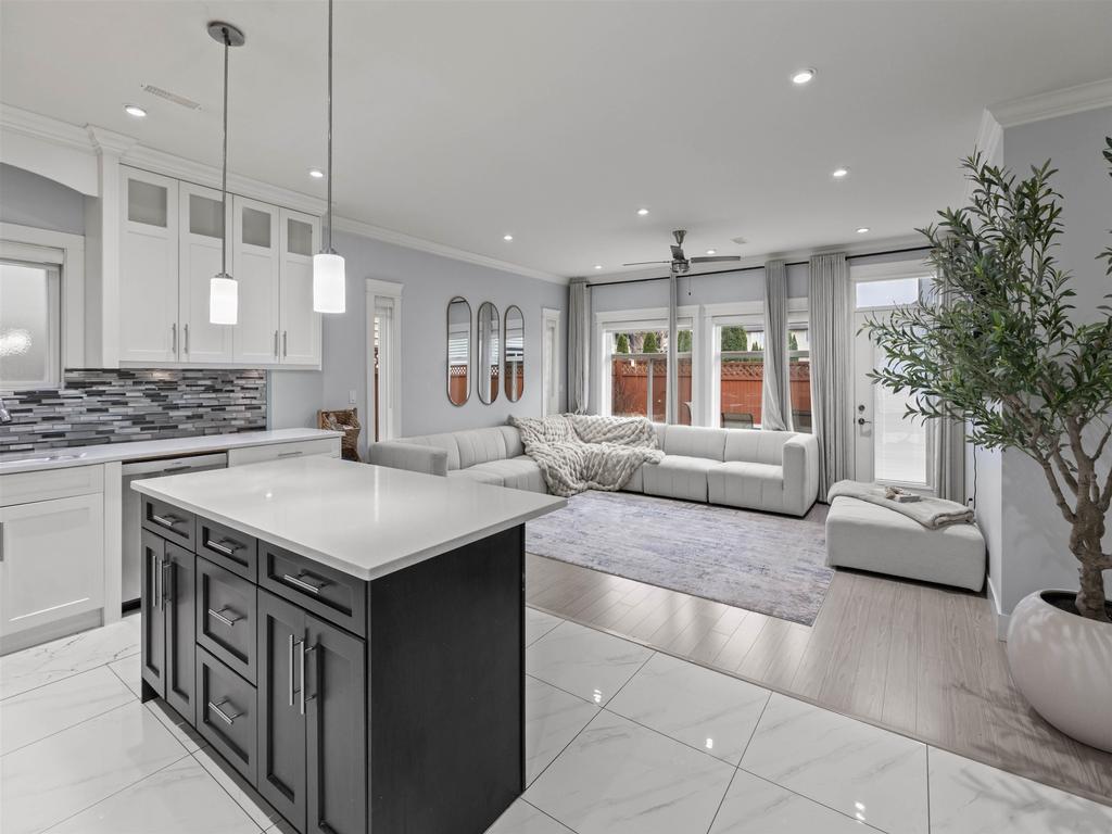 Listing Image for R3090677