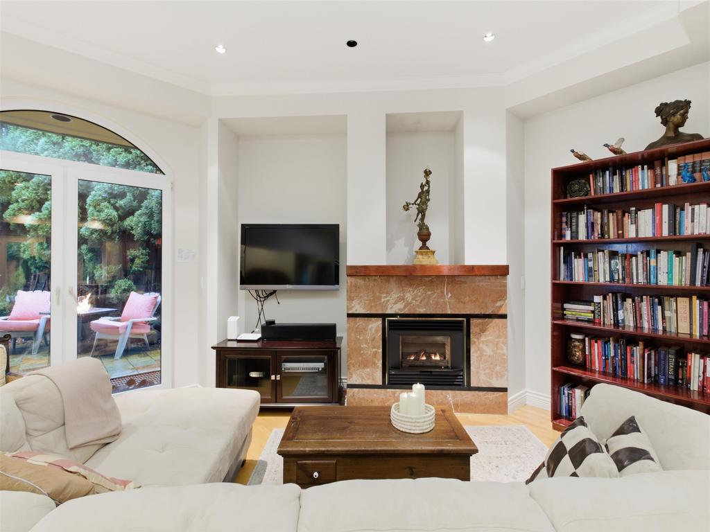 Listing Image for R3090683