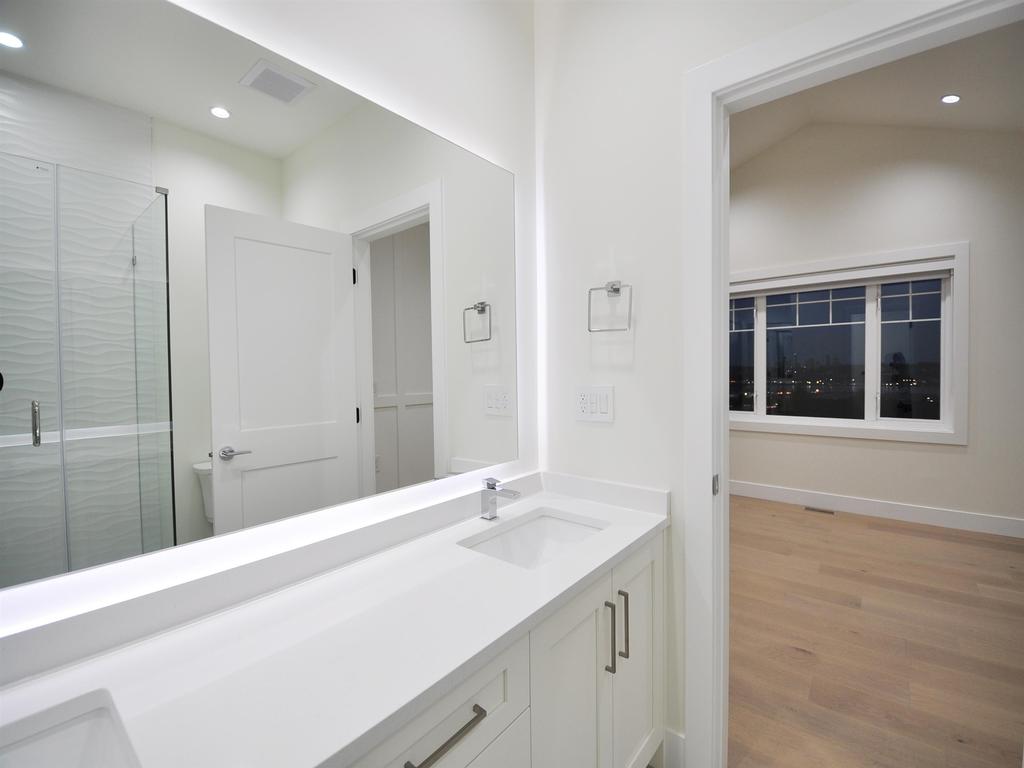 Listing Image for R3090693