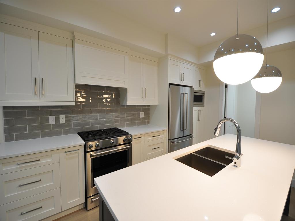 Listing Image for R3090693