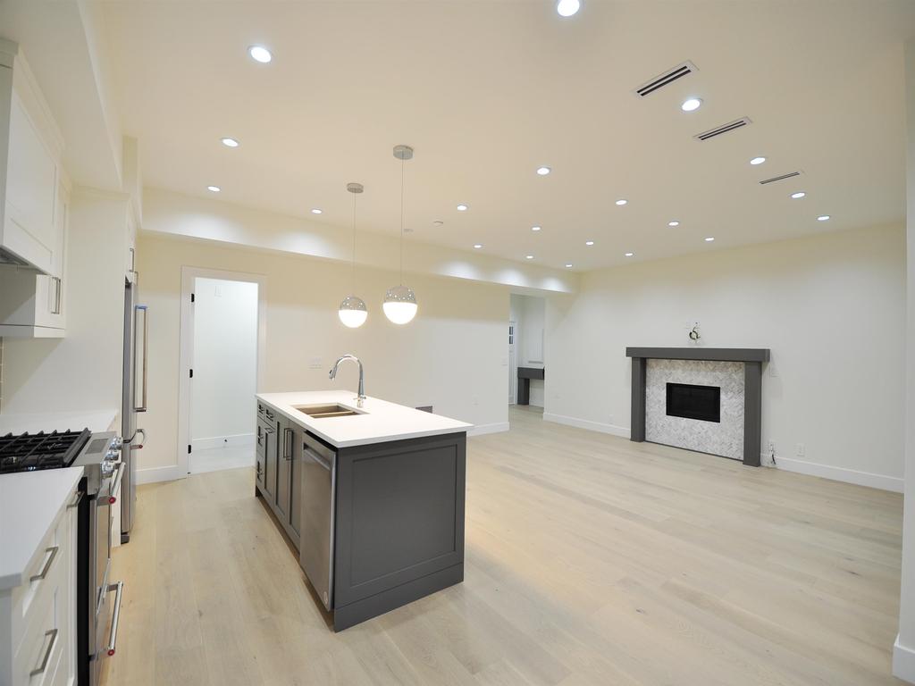 Listing Image for R3090693