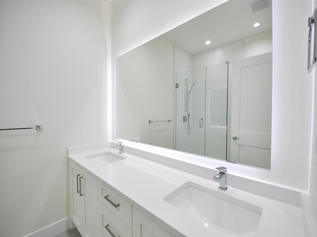 Listing Image for R3090693