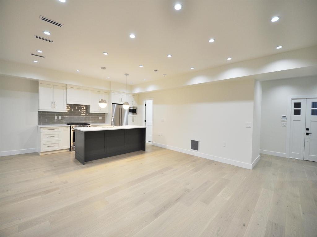 Listing Image for R3090693