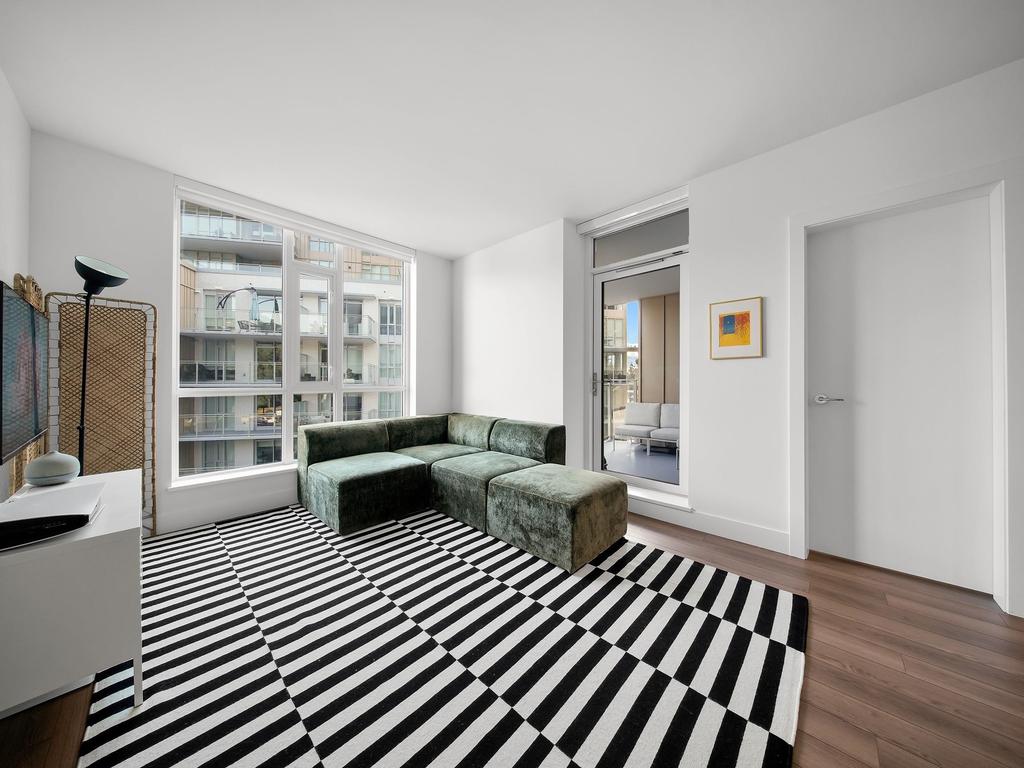 Listing Image for R3090696