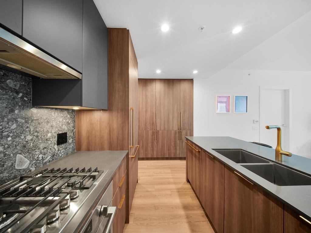 Listing Image for R3090696